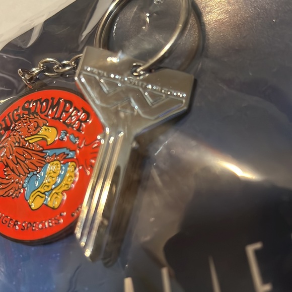 Aliens Bugstomper KEY RING Loot Crate Keychain 2020 Metal *Unopened* - Picture 3 of 5